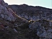 33 Salendo l'impegnativo sentiero del ripetitore  dal Rifugio per  Cima Alben 